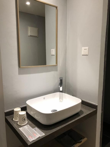 Bathroom 10