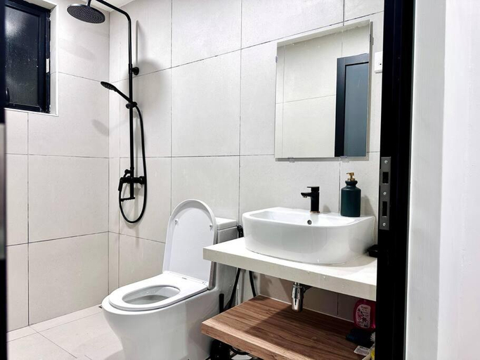 Bathroom 4, New Fettes Villa for 20Pax @CentralPenang/Gurney, Penang Island