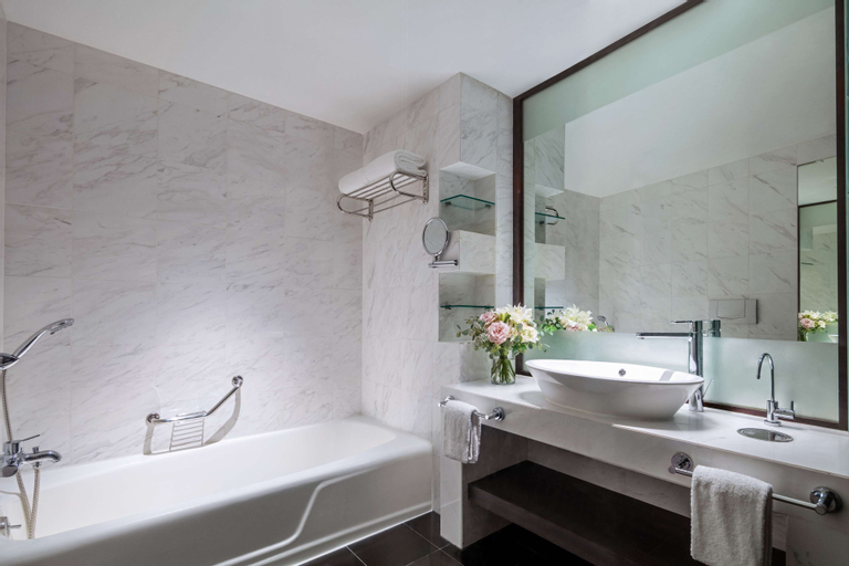 Bathroom 10