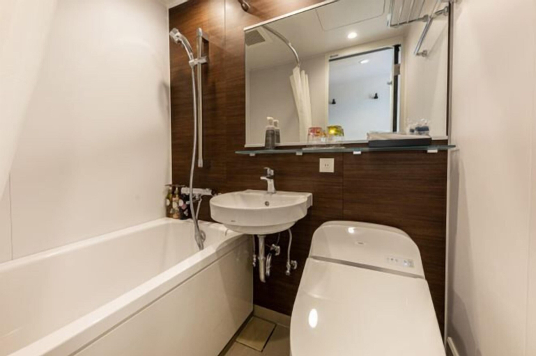 Bathroom 28