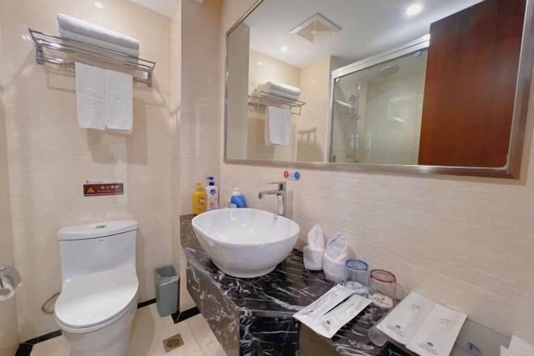 Bathroom 4, Welcome Song Hotel, Huangshan