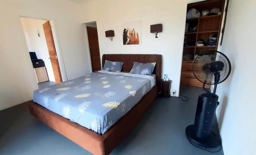 Room 3, Remarkable 3-bed House in Pointe aux Piments