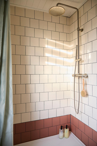 Bathroom 2, Modja Modja House, Kent