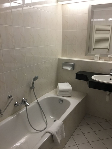Bathroom 2, Hotel Venlo, Venlo