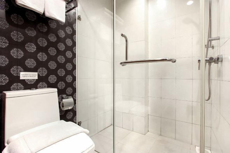 Bathroom 27