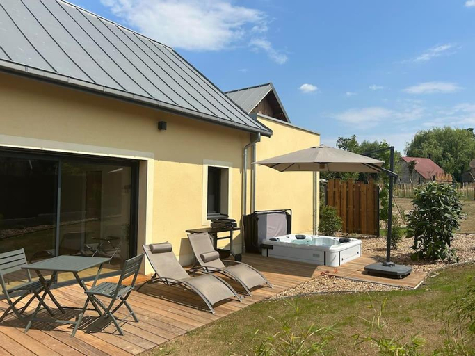 Others 4, Villa avec jaccuzi a solesmes, Sarthe