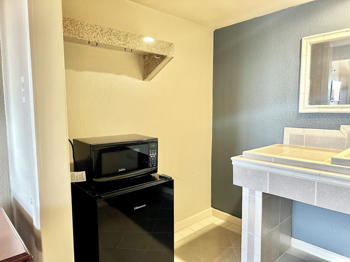 Others 4, Regency Inn Fresno, Fresno