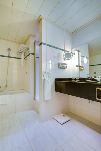 Bathroom 3, Radisson Blu Hotel Amsterdam Airport, Haarlemmermeer