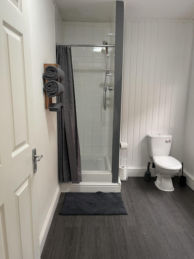 Bathroom 3, Stunning 1-bed Apartment in Leicester, Leicester