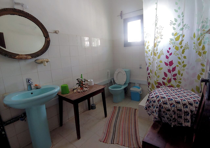 Bathroom 3, Ruby - casa de hóspedes - Backpackers, Nampula