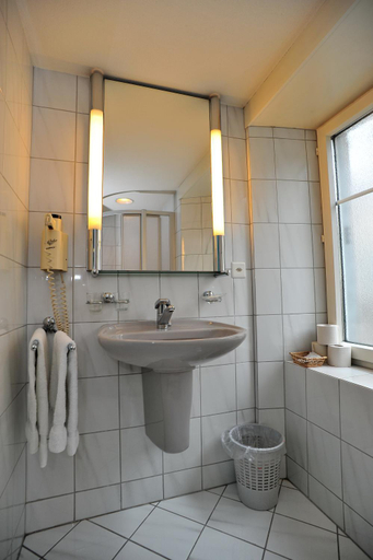 Bathroom 2, Hotel Freihof, Glarus