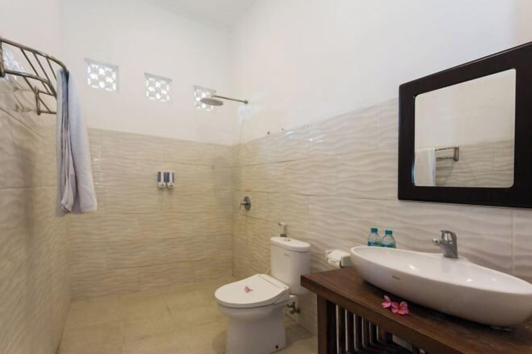 Bathroom 29
