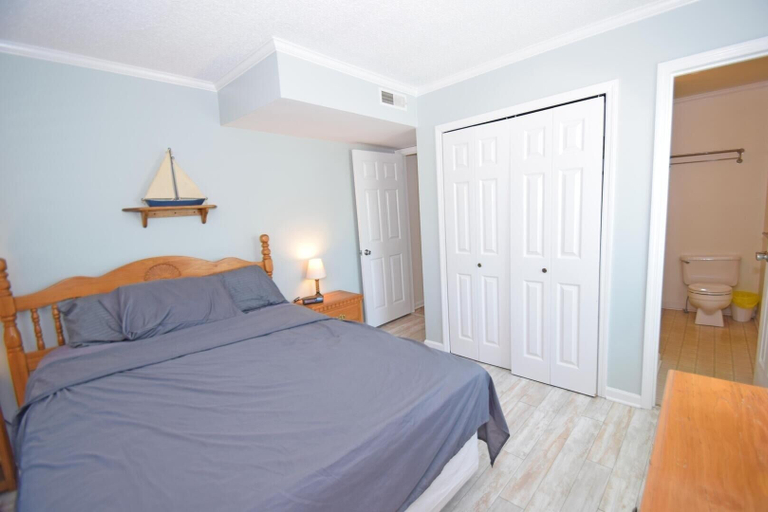 Room 2, Park Place 101 2 Bedroom Condo by RedAwning, Worcester