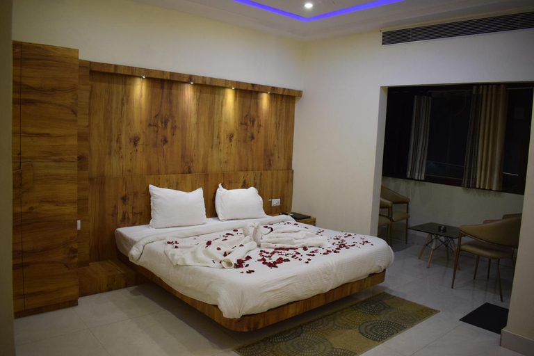 Others 3, HOTEL THE HILLS, Surguja