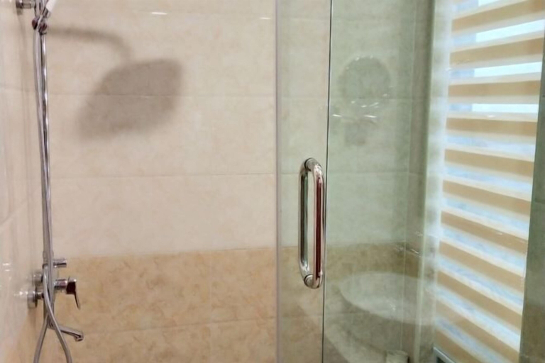 Bathroom 3, Yunshan Hotel, Linxia Hui