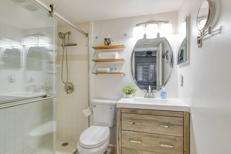 Bathroom 4, Ocean and Racquet #5217, Saint Johns