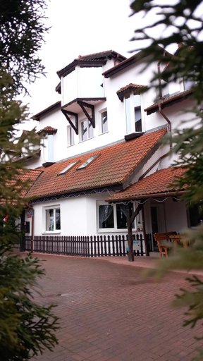 Others 5, Hotel Dworek, Trzebnica