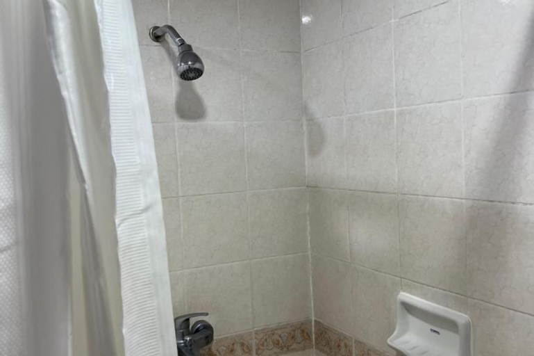 Bathroom 13