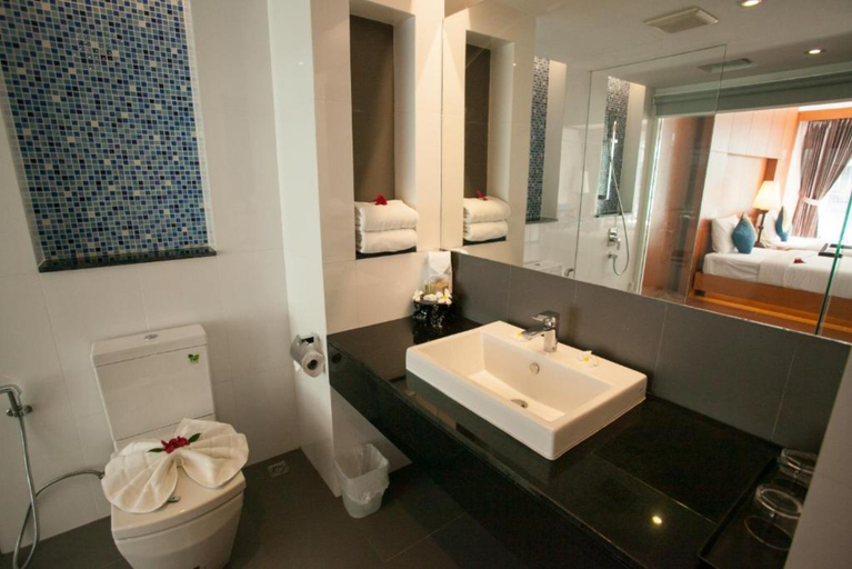 Bathroom 5, Phi Phi Harbour View Hotel, Mueang Krabi