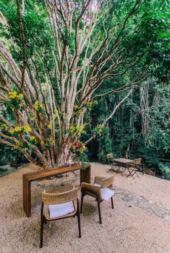 Food & Drinks, Villa Tanah, São Roque