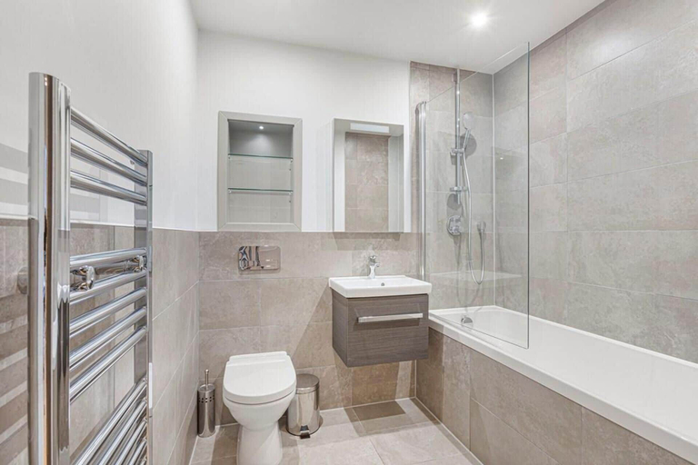 Bathroom, Brightly - 1 Bed Wembley Stadium, London