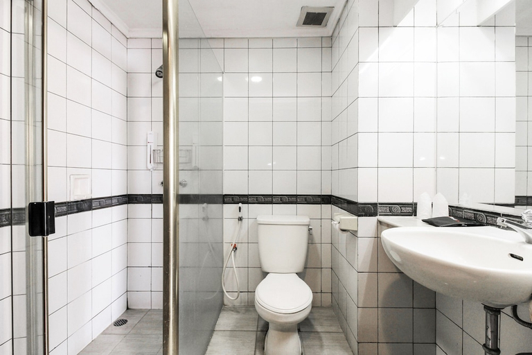 Bathroom 3, Paragon Gallery Hotel, Jakarta Pusat