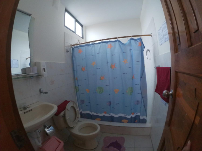 Bathroom 3, Grand Hotel Paraiso Insular 1, San Cristóbal