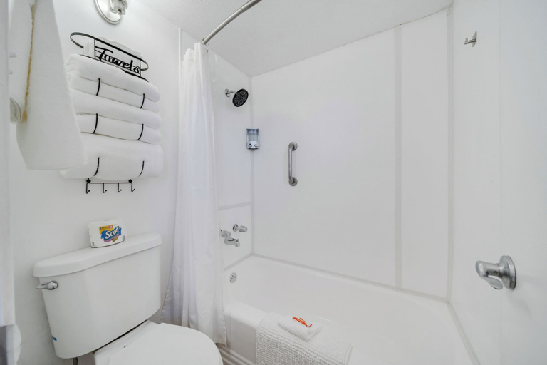 Bathroom 4, Canyons Edge Route 66 Motel, Yavapai