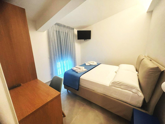 Others 4, Elios Badino B&B, Latina