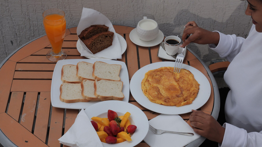 Food & Drinks 5, Yohannes Guesthouse Addis, Addis Abeba