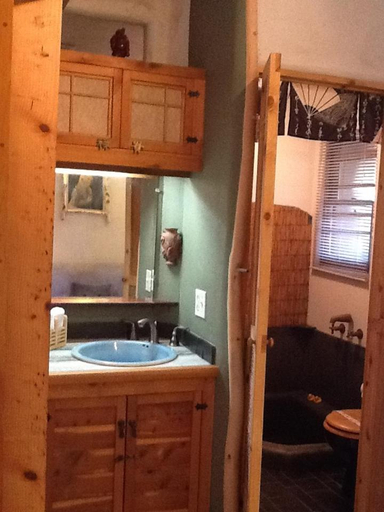 Bathroom 2, Les Artistes Inn, San Diego
