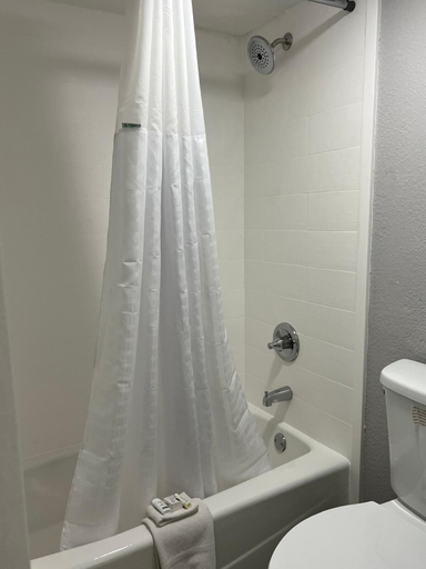 Bathroom 5, La Quinta Inn by Wyndham Champaign, Champaign