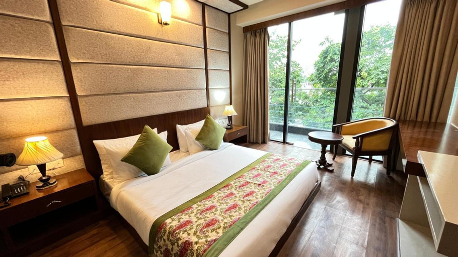 Bedroom 3, IP Royal Hotel, West