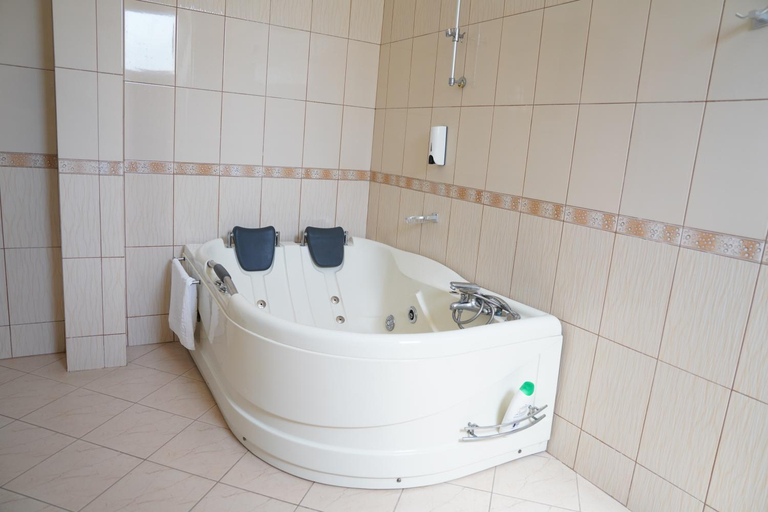 Bathroom 3, Hotel Monte Rei, Lushnjës