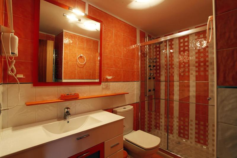 Bathroom 3, Apartamentos Hervasypunto, Cáceres
