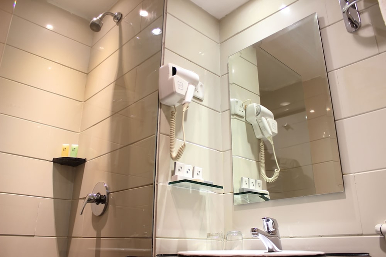 Bathroom 4, Swiss-Belinn Baloi Batam, Batam