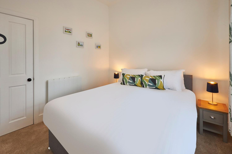 Bedroom, Host & Stay - Main Street Apartments, Northumberland