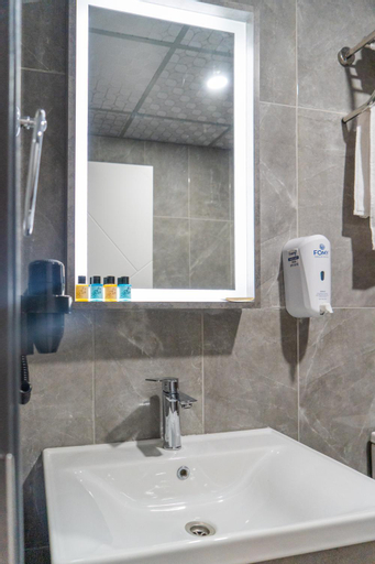 Bathroom 19