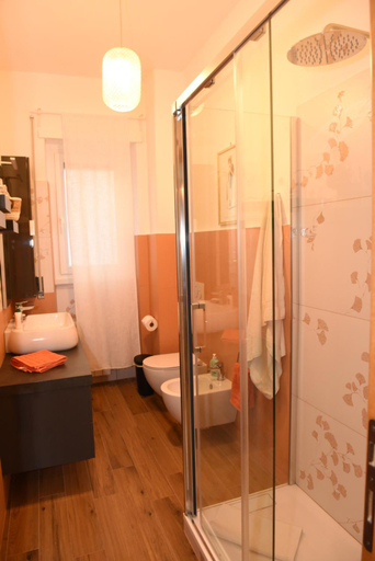 Others 4, Camera e cameretta con bagno privato, Rome