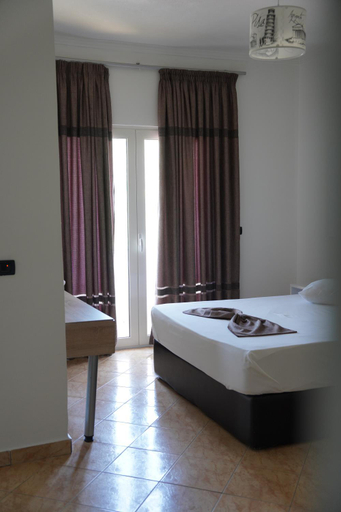 2, Hotel Monte Rei, Lushnjës