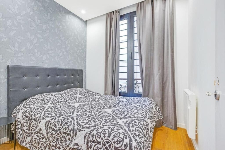 Bedroom 4, Blue Night International 110, Paris