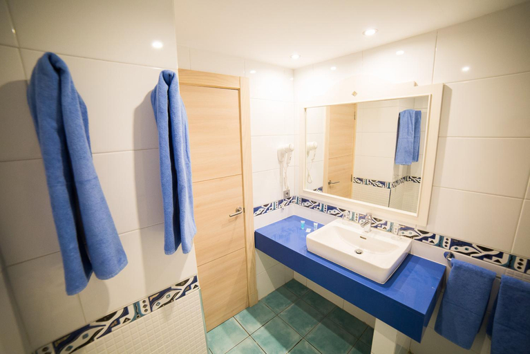 Bathroom, Apartamentos Cabau Cala Dor, Las Palmas