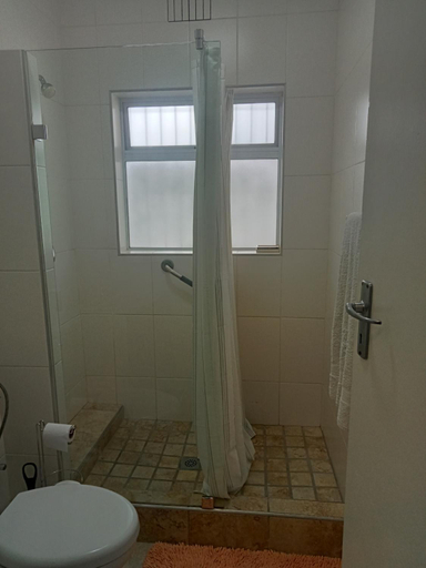 Bathroom 2, Culemborg Court, City of Cape Town