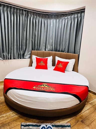 Bedroom 2, 4 Ever Hotel - Surat, Surat
