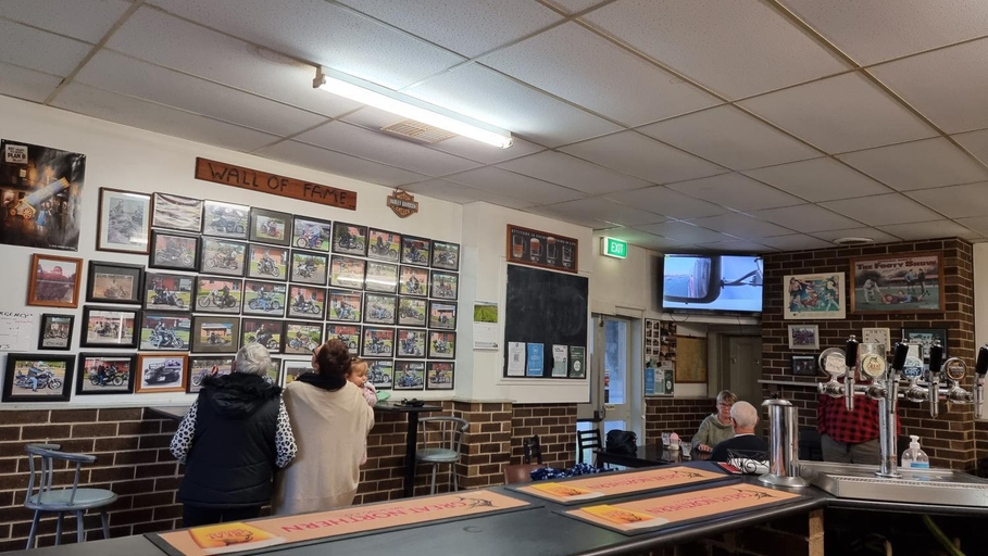 Food & Drinks, Lockhart Railway Hotel, Lockhart