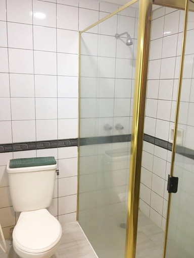Bathroom 3, Paragon Gallery Hotel, Central Jakarta