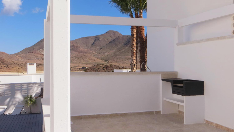 Others 5, Villa del Pez Azul, Almería