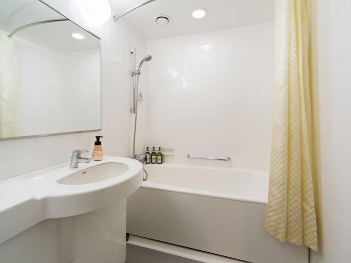 Bathroom 14