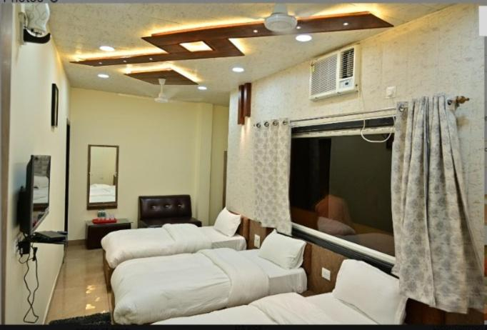 Bedroom 4, Hotel Raghuveer Inn By BookingCare, Chitrakoot