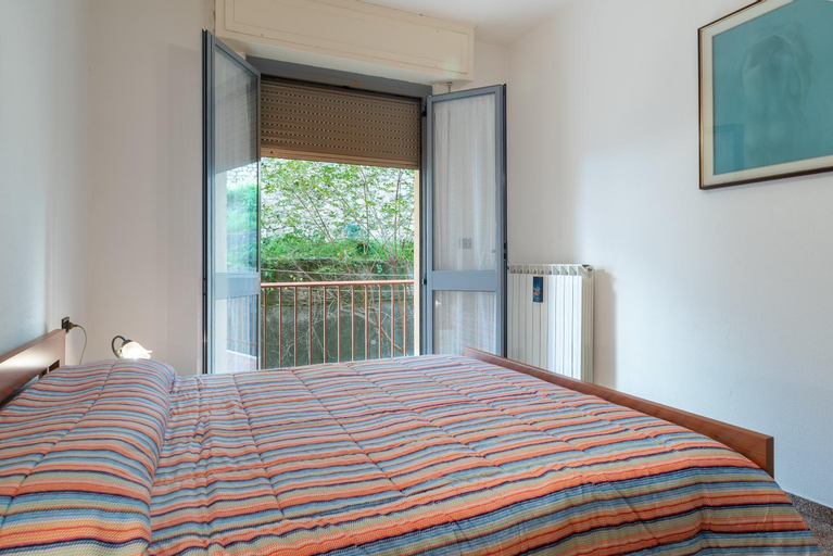 Bedroom 2, Appartamento Elisa 100 metri dal mare, Savona